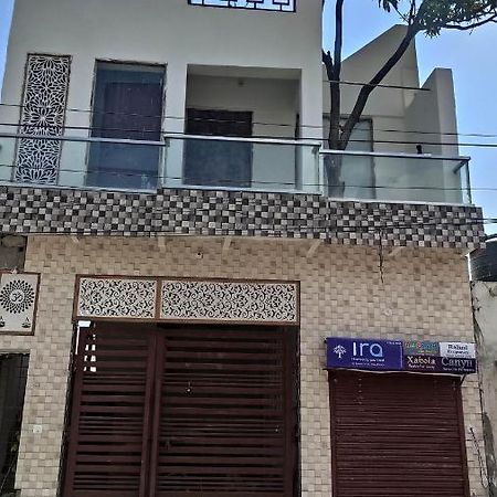 Ira Homestay Mathura - Divine Spiritual Stay Esterno foto