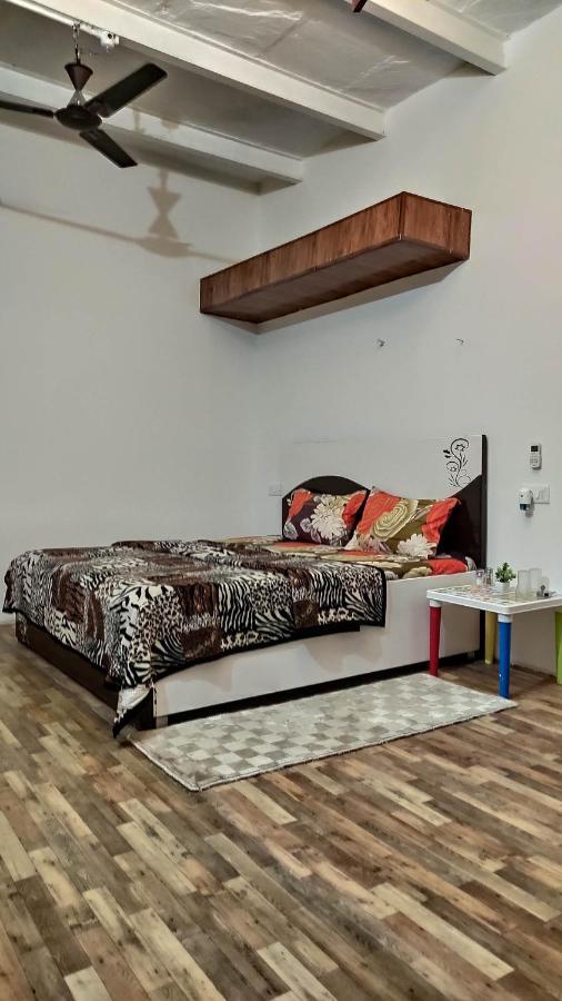 Ira Homestay Mathura - Divine Spiritual Stay Esterno foto