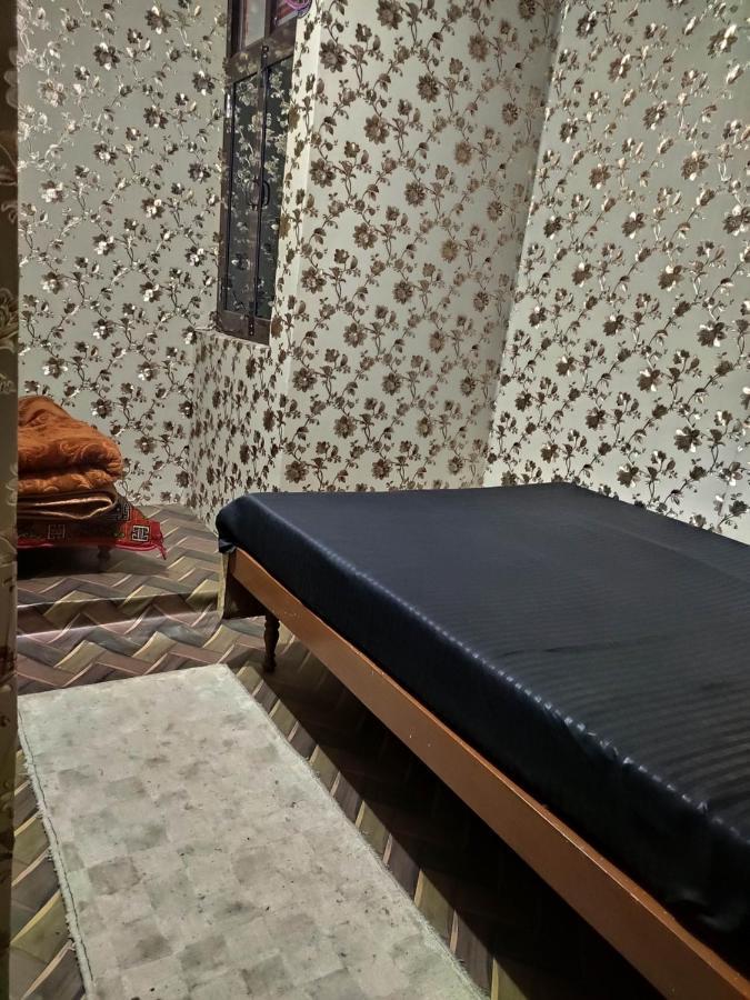 Ira Homestay Mathura - Divine Spiritual Stay Esterno foto