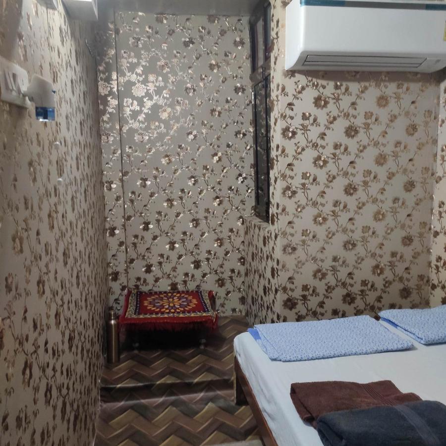 Ira Homestay Mathura - Divine Spiritual Stay Esterno foto